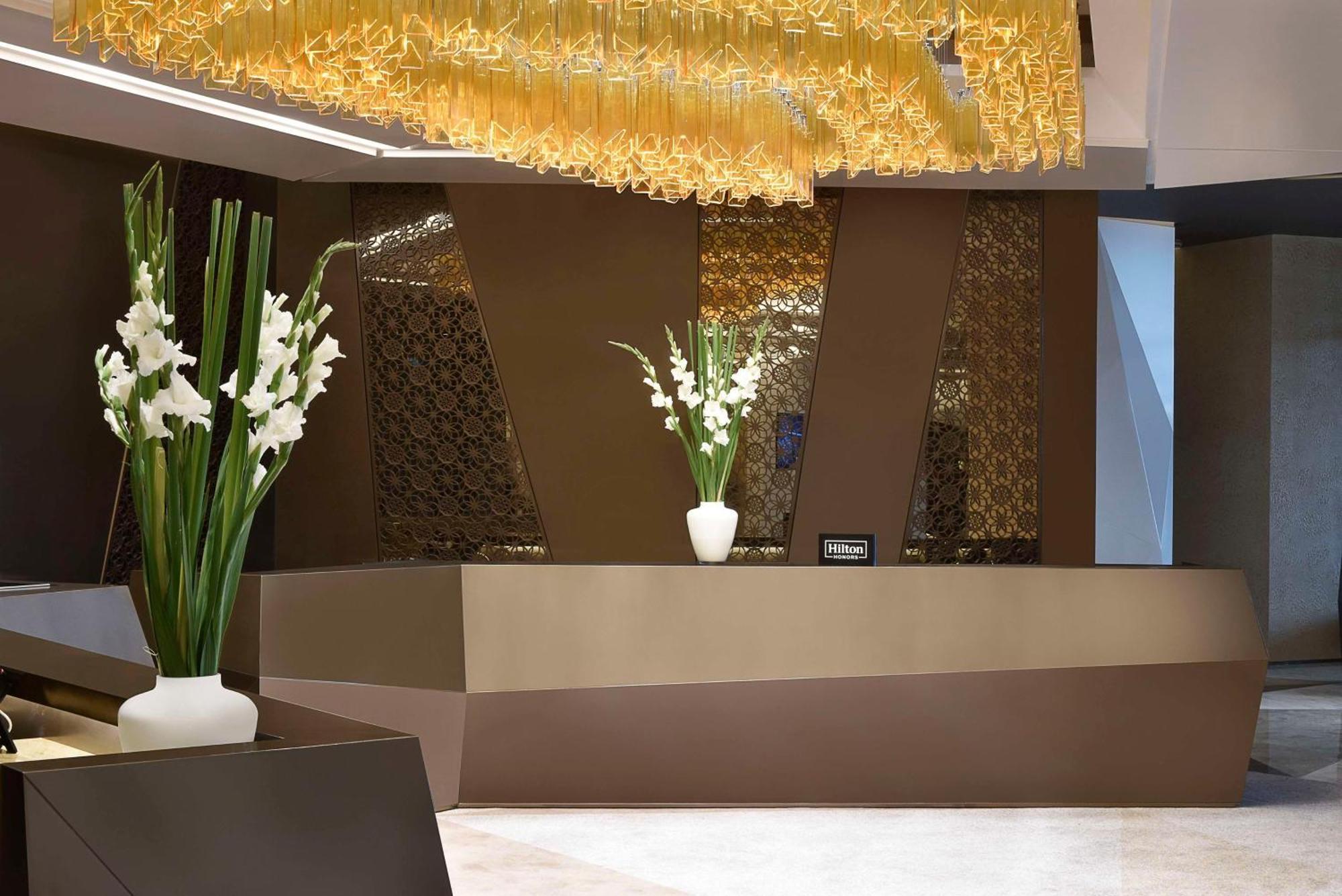 Hilton Bahrain 호텔 마나마 외부 사진 The lobby of the hotel