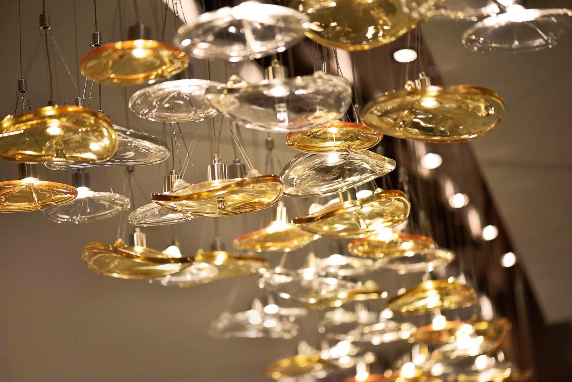 Hilton Bahrain 호텔 마나마 외부 사진 A chandelier