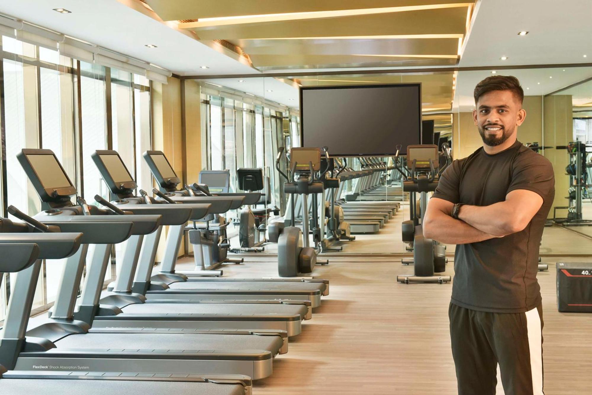 Hilton Bahrain 호텔 마나마 외부 사진 Personal trainer in a gym